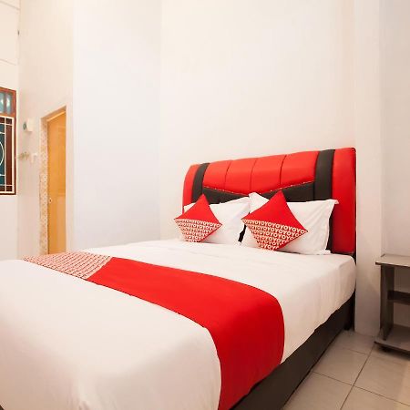 Oyo 1978 Pondok Indah Residence 棉兰 外观 照片