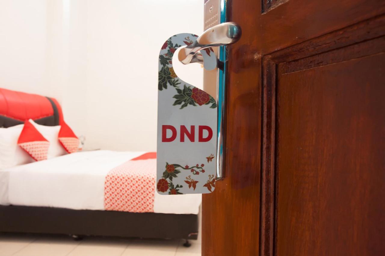 Oyo 1978 Pondok Indah Residence 棉兰 外观 照片